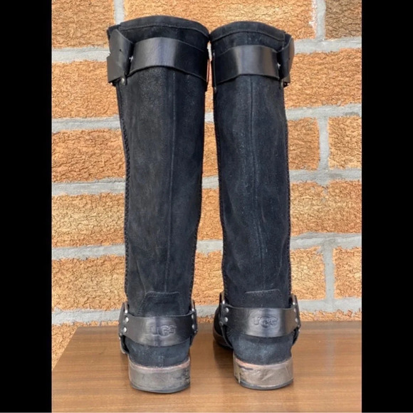 UGG WOMEN DREE BLACK LEATHER
BOOTS Sz 7 - Picture 3 of 11